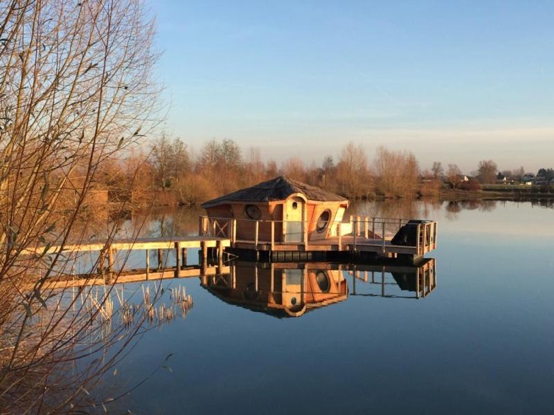Cabane Flottante Millenium Varanges 外观 照片